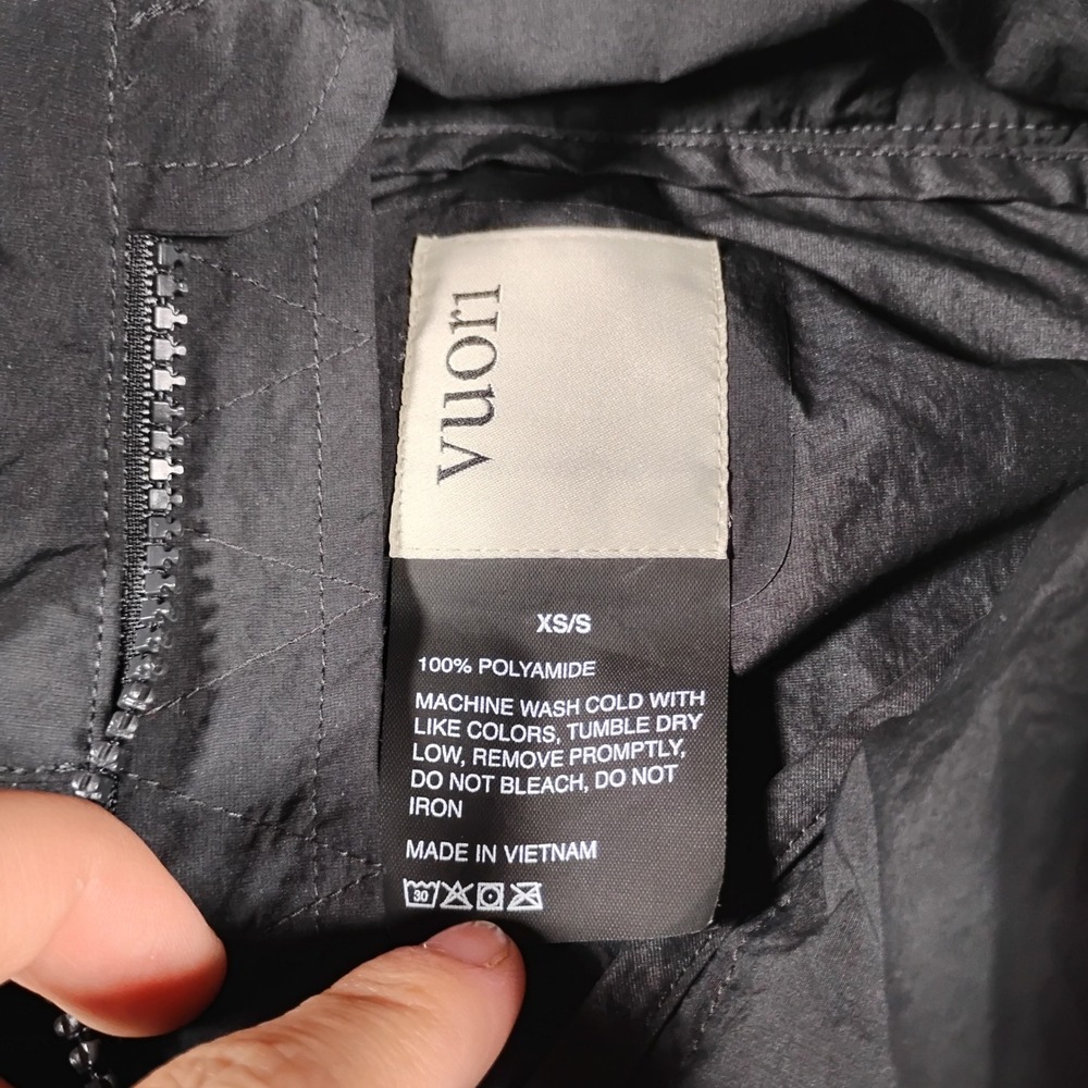 Vuori Airy Anorak Womens Black Windbreaker Parka Jacket Drawstring Waist M *Flaw - Picture 2 of 16